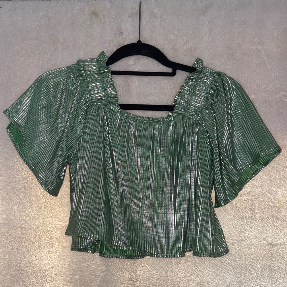 WomensY2K  Green Crop top#90s #metallicshine, #whimsigoth#Y2K size XLarge 🫅 ♥️